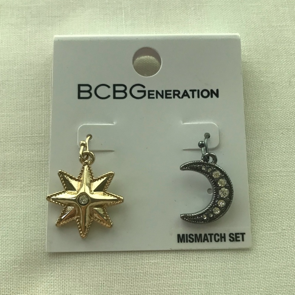 🟡NWT BCBG Mismatch Earring Set